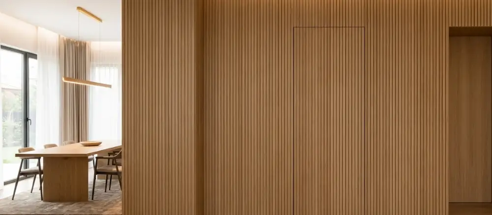 Qué problema resuelve esta puerta que no resuelve una solución más convencional